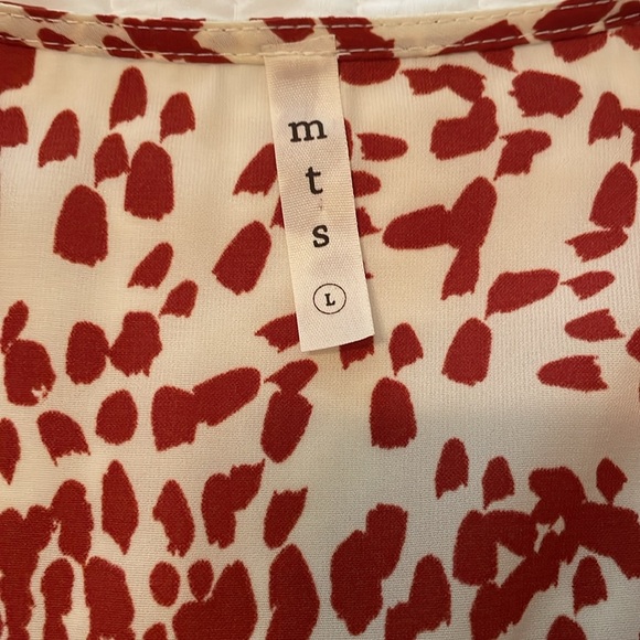 Abstract print MTS top. - Picture 2 of 2